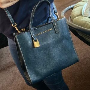 Marc Jacob crossbody purse in navy blue